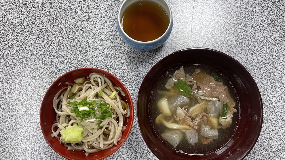 桑野本で蕎麦打ちと芋煮会。